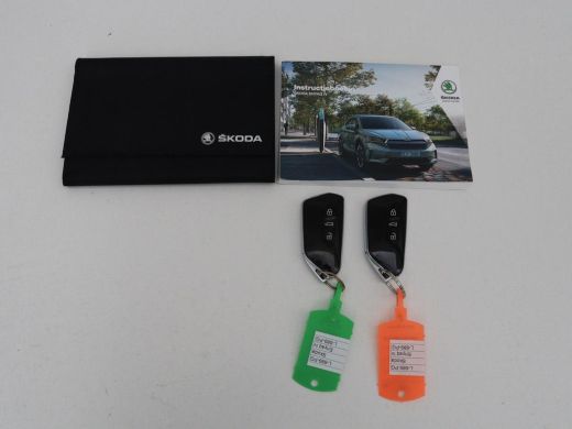 Skoda Enyaq iV 80 | SOH 91% | Panoramadak | Trekhaak | Leder | Stoelverwarming | Camera | Sfeerverlichting | Nav... ActivLease financial lease