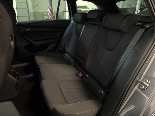 Skoda Octavia Combi 1.5 TSI MHEV 150PK SPORTLINE BUSINESS CAMERA/NAVI/HEAD-UP/SFEERVERL. ActivLease financial lease