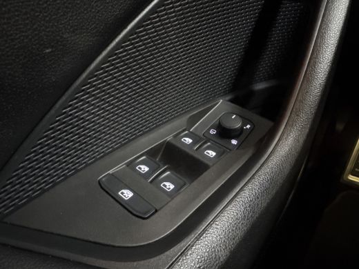 Skoda Octavia Combi 1.5 TSI MHEV 150PK SPORTLINE BUSINESS CAMERA/NAVI/HEAD-UP/SFEERVERL. ActivLease financial lease