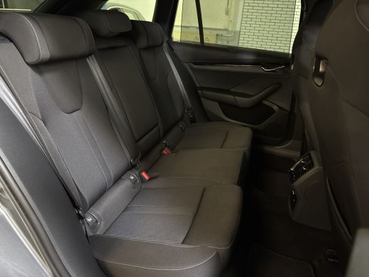 Skoda Octavia Combi 1.5 TSI MHEV 150PK SPORTLINE BUSINESS CAMERA/NAVI/HEAD-UP/SFEERVERL. ActivLease financial lease