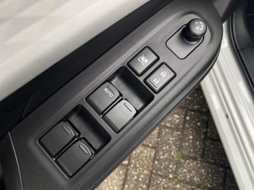 Suzuki Swift 1.2 Select Smart Hybrid Automaat | GEEN AFLEVERKOSTEN | Apple Carplay & Android Auto | Parkeersen... ActivLease financial lease