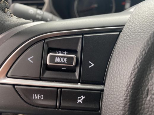 Suzuki Swift 1.2 Select Smart Hybrid Automaat | GEEN AFLEVERKOSTEN | Apple Carplay & Android Auto | Parkeersen... ActivLease financial lease