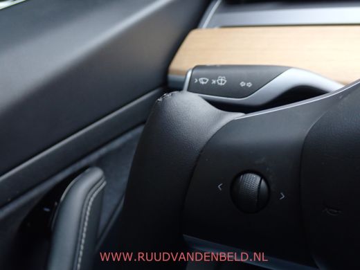 Tesla Model 3 SR+ RWD 60 kWh 90% SOH / !! YOKE !! / AUTOPILOT / CCS / PANODAK ActivLease financial lease