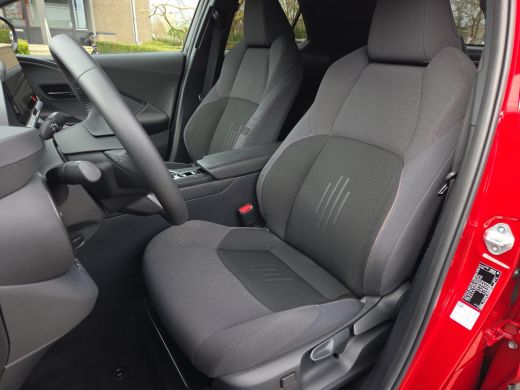 Toyota C-HR 1.8 Hybrid 140 First Edition | Apple CarPlay | Stoel / Stuurverwarming | Elektr. klep | Rijklaar ... ActivLease financial lease