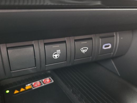 Toyota C-HR 1.8 Hybrid 140 First Edition | Apple CarPlay | Stoel / Stuurverwarming | Elektr. klep | Rijklaar ... ActivLease financial lease