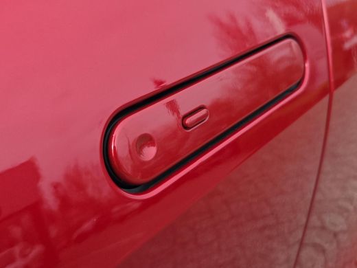 Toyota C-HR 1.8 Hybrid 140 First Edition | Apple CarPlay | Stoel / Stuurverwarming | Elektr. klep | Rijklaar ... ActivLease financial lease