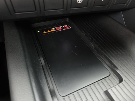 Toyota C-HR 1.8 Hybrid 140 First Edition | Apple CarPlay | Stoel / Stuurverwarming | Elektr. klep | Rijklaar ... ActivLease financial lease