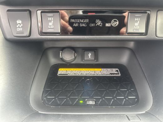 Toyota RAV4 2.5 Hybrid AWD Bi-Tone | 06-10141018 Voor meer informatie ActivLease financial lease