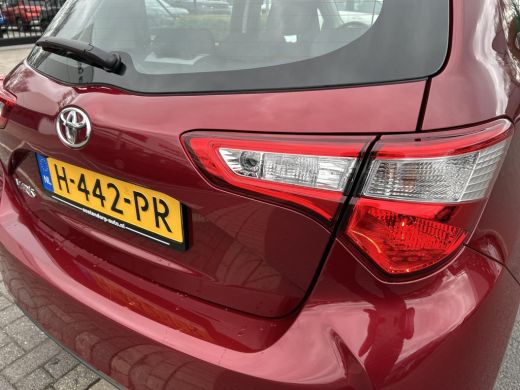 Toyota Yaris 1.0 VVT-i Connect ActivLease financial lease