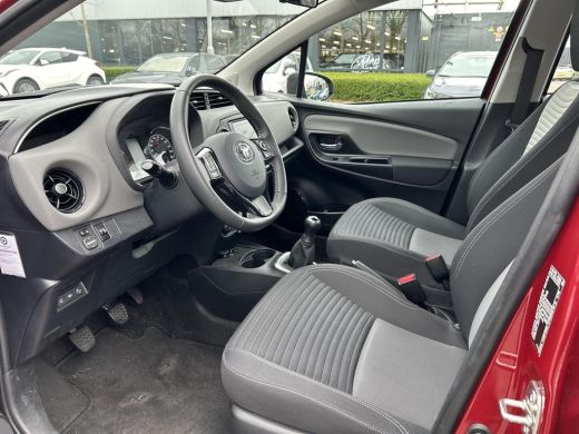 Toyota Yaris 1.0 VVT-i Connect ActivLease financial lease