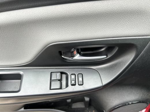 Toyota Yaris 1.0 VVT-i Connect ActivLease financial lease