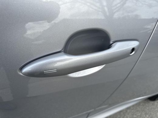 Toyota Yaris 1.5 Hybrid 115 Dynamic | 06-10141018 Voor meer informatie ActivLease financial lease