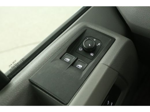 Volkswagen Crafter 2.0 TDI L3H3 140PK | Aut. | 3000KG Trekgew. | Airco | Adap. Cruise | Camera | Carplay | Parkeersens. ActivLease financial lease