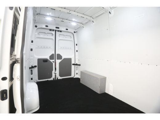 Volkswagen Crafter 2.0 TDI L3H3 140PK | Aut. | 3000KG Trekgew. | Airco | Adap. Cruise | Camera | Carplay | Parkeersens. ActivLease financial lease