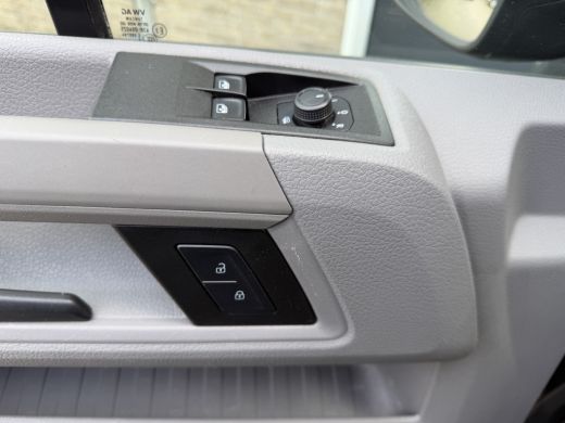 Volkswagen Crafter 35 2.0 TDI 141PK EUR 6 L3H3 Cruise Control/CarPlay/camera ActivLease financial lease