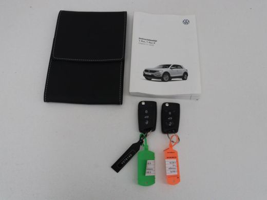 Volkswagen T-Roc 1.0 TSI Style Business | Adaptive cruise | Carplay | Navigatie | DAB | Climate control | Bluetoot... ActivLease financial lease