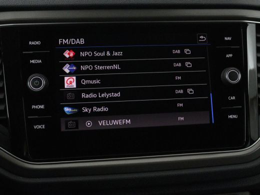 Volkswagen T-Roc 1.0 TSI Style Business | Adaptive cruise | Carplay | Navigatie | DAB | Climate control | Bluetoot... ActivLease financial lease