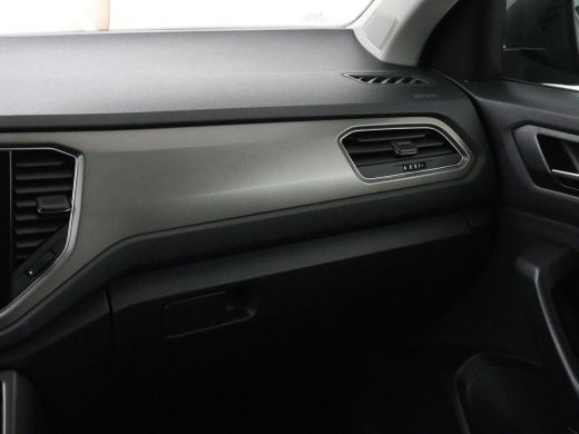 Volkswagen T-Roc 1.0 TSI Style Business | Adaptive cruise | Carplay | Navigatie | DAB | Climate control | Bluetoot... ActivLease financial lease