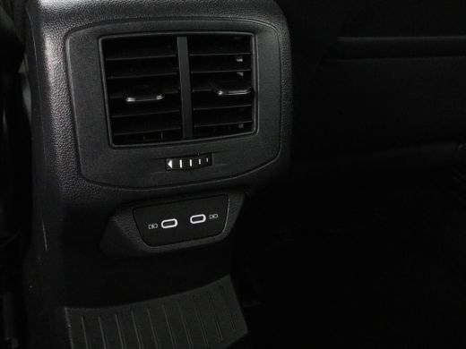 Volkswagen T-Roc 1.0 TSI Style Business | Adaptive cruise | Carplay | Navigatie | DAB | Climate control | Bluetoot... ActivLease financial lease