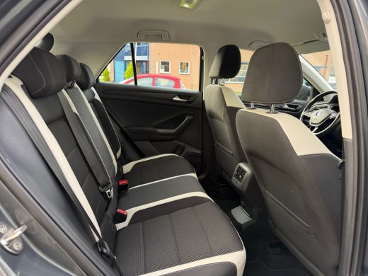 Volkswagen T-Roc 1.5 TSI Sport App connect | Stuurverwarming ActivLease financial lease