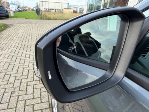 Volkswagen T-Roc 1.5 TSI Sport App connect | Stuurverwarming ActivLease financial lease