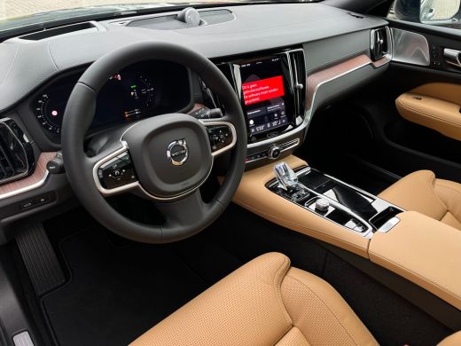 Volvo  V60 T6 Plug-In Hybrid Ultra Dark | Bowers & Wilkins | Stoelmassage | Pano | 360 camera | Gelamineerd ... ActivLease financial lease