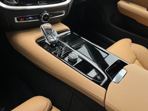 Volvo  V60 T6 Plug-In Hybrid Ultra Dark | Bowers & Wilkins | Stoelmassage | Pano | 360 camera | Gelamineerd ... ActivLease financial lease