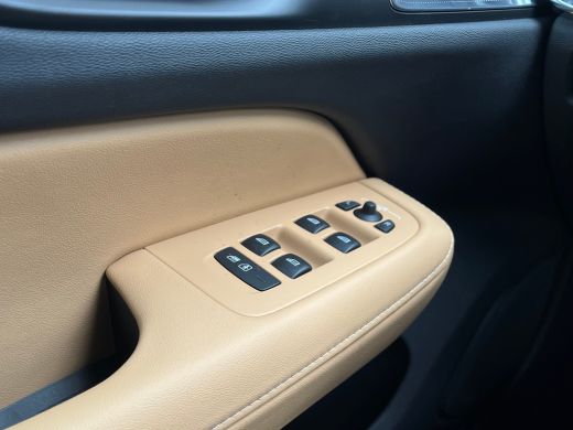 Volvo  V60 T6 Plug-In Hybrid Ultra Dark | Bowers & Wilkins | Stoelmassage | Pano | 360 camera | Gelamineerd ... ActivLease financial lease