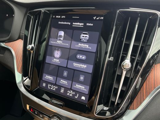 Volvo  V60 T6 Plug-In Hybrid Ultra Dark | Bowers & Wilkins | Stoelmassage | Pano | 360 camera | Gelamineerd ... ActivLease financial lease