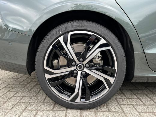 Volvo  V60 T6 Plug-In Hybrid Ultra Dark | Bowers & Wilkins | Stoelmassage | Pano | 360 camera | Gelamineerd ... ActivLease financial lease
