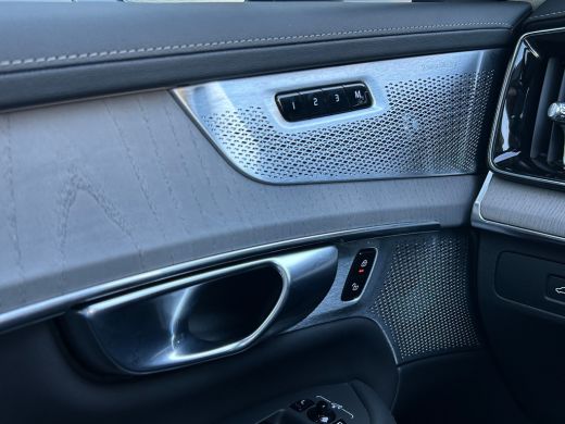 Volvo  XC90 2.0 T8 Plug-in hybrid AWD Ultra Dark | All-seasons | Luchtvering | Massage | Trekhaak | Bowers&Wi... ActivLease financial lease