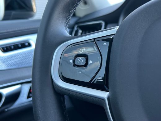 Volvo  XC90 2.0 T8 Plug-in hybrid AWD Ultra Dark | All-seasons | Luchtvering | Massage | Trekhaak | Bowers&Wi... ActivLease financial lease