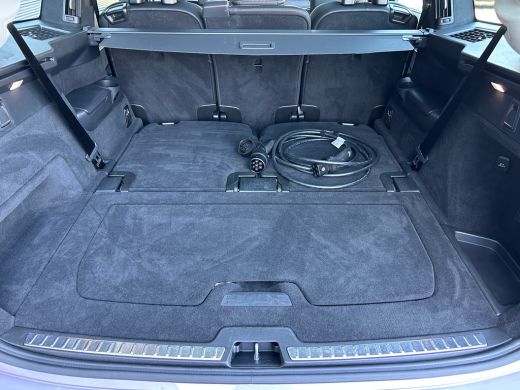 Volvo  XC90 2.0 T8 Plug-in hybrid AWD Ultra Dark | All-seasons | Luchtvering | Massage | Trekhaak | Bowers&Wi... ActivLease financial lease