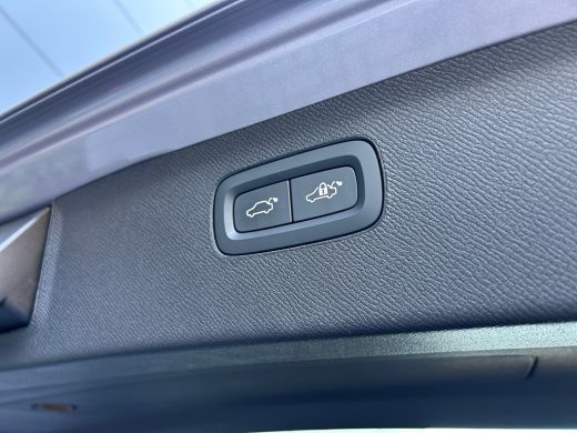 Volvo  XC90 2.0 T8 Plug-in hybrid AWD Ultra Dark | All-seasons | Luchtvering | Massage | Trekhaak | Bowers&Wi... ActivLease financial lease