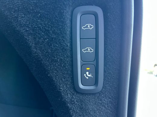 Volvo  XC90 2.0 T8 Plug-in hybrid AWD Ultra Dark | All-seasons | Luchtvering | Massage | Trekhaak | Bowers&Wi... ActivLease financial lease