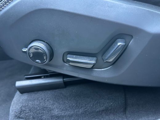 Volvo  XC90 2.0 T8 Plug-in hybrid AWD Ultra Dark | All-seasons | Luchtvering | Massage | Trekhaak | Bowers&Wi... ActivLease financial lease