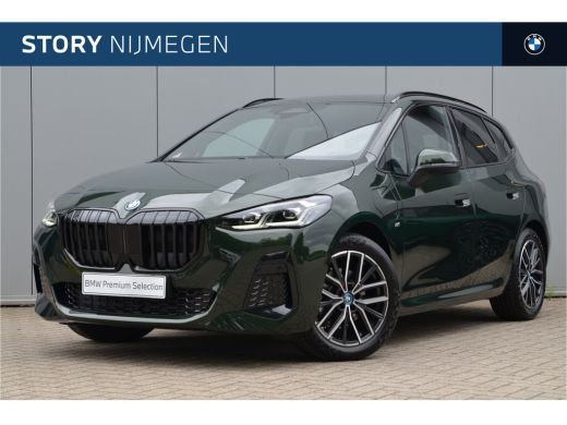 BMW 2 Serie 225e xDrive M Sport Automaat / Panoramadak / Trekhaak / Achteruitrijcamera / Sportstoelen / M Ada...