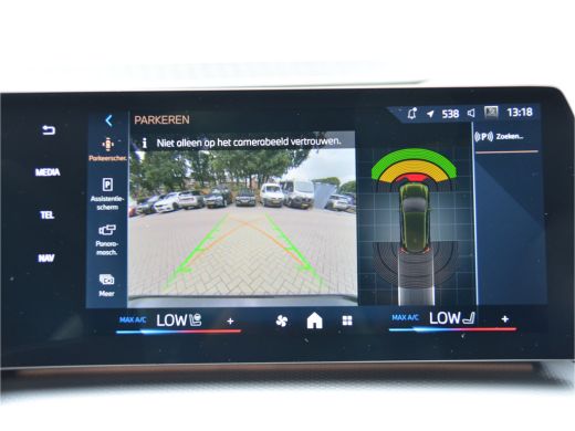 BMW 2 Serie 225e xDrive M Sport Automaat / Panoramadak / Trekhaak / Achteruitrijcamera / Sportstoelen / M Ada... ActivLease financial lease