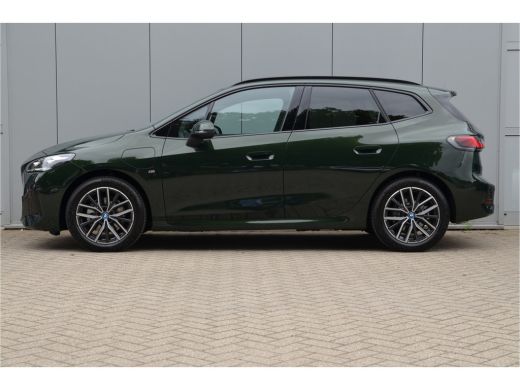 BMW 2 Serie 225e xDrive M Sport Automaat / Panoramadak / Trekhaak / Achteruitrijcamera / Sportstoelen / M Ada... ActivLease financial lease