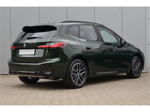 BMW 2 Serie 225e xDrive M Sport Automaat / Panoramadak / Trekhaak / Achteruitrijcamera / Sportstoelen / M Ada... ActivLease financial lease
