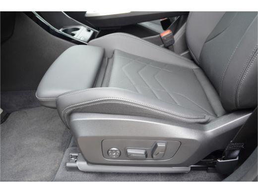 BMW 2 Serie 225e xDrive M Sport Automaat / Panoramadak / Trekhaak / Achteruitrijcamera / Sportstoelen / M Ada... ActivLease financial lease