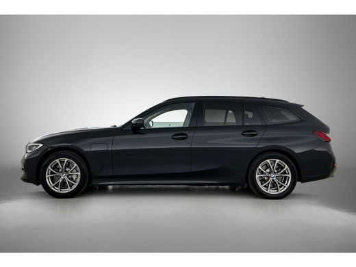 BMW 3 Serie Touring 330e High Executive Black Line | Sport Line | TREKHAAK | CARPLAY ActivLease financial lease