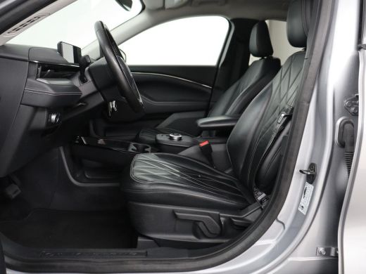 Ford Mustang Mach-E Mach-E RWD 75 kWh | SOH 94% | Leder | Stoelverwarming | Adaptive cruise | Camera | Carplay | Navi... ActivLease financial lease