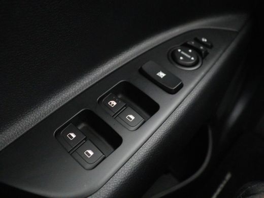 Kia Stonic 1.0 T-GDi MHEV DynamicPlusLine | Adaptive cruise | Carplay | Camera | Keyless | Climate control |... ActivLease financial lease