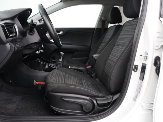 Kia Stonic 1.0 T-GDi MHEV DynamicPlusLine | Adaptive cruise | Carplay | Camera | Keyless | Climate control |... ActivLease financial lease