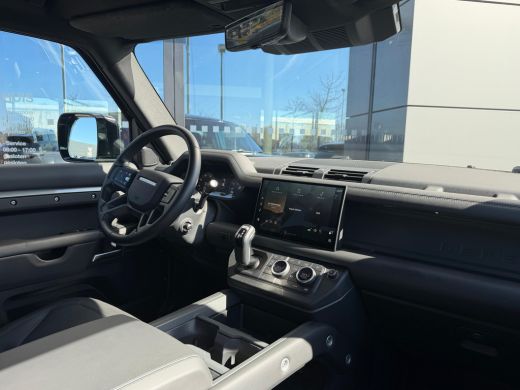 Land Rover Defender 110 P300e X-Dynamic HSE | 22 Inch | Pano | Meridian Surround | El. trekhaak | Koelbox | Black Pac... ActivLease financial lease