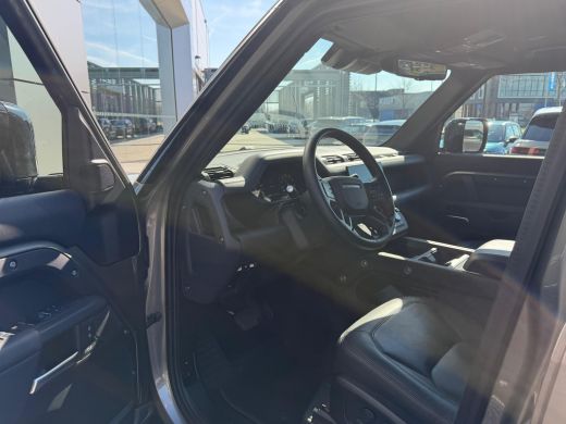 Land Rover Defender 110 P300e X-Dynamic HSE | 22 Inch | Pano | Meridian Surround | El. trekhaak | Koelbox | Black Pac... ActivLease financial lease