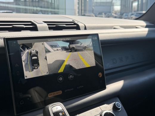 Land Rover Defender 110 P300e X-Dynamic HSE | 22 Inch | Pano | Meridian Surround | El. trekhaak | Koelbox | Black Pac... ActivLease financial lease