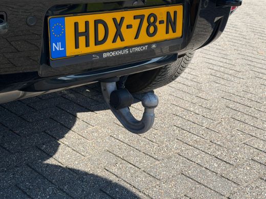 Land Rover Defender 110 P300e X-Dynamic HSE | 22 Inch | Pano | Meridian Surround | El. trekhaak | Koelbox | Black Pac... ActivLease financial lease