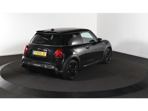 Mini Cooper 1.5 Cooper John Cooper Works | Achterbank in delen neerklapbaar | Apple Carplay/Android Auto|tele... ActivLease financial lease